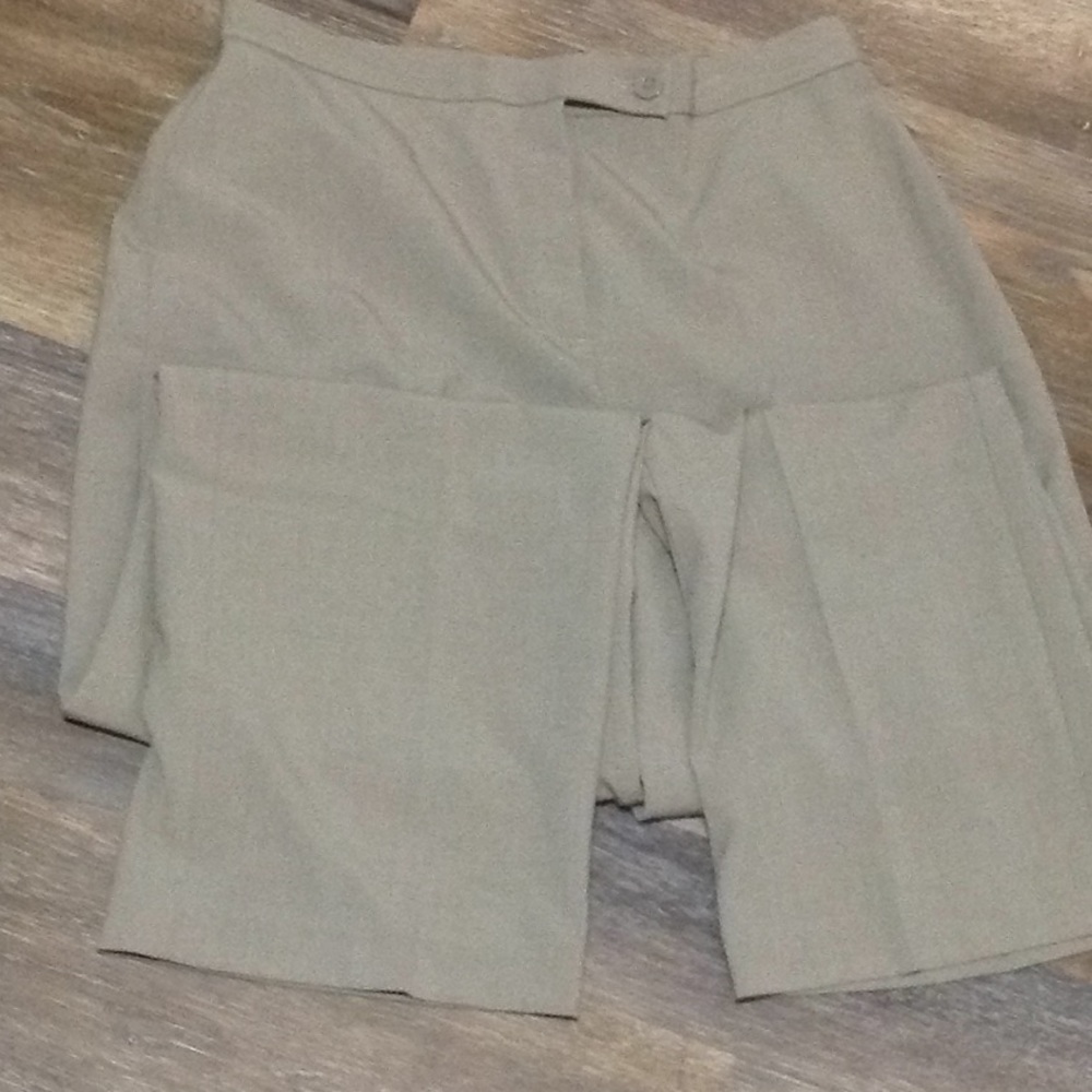 Kim Rogers Women’s 12 R Khaki pant  EUC work pants Comfortable*